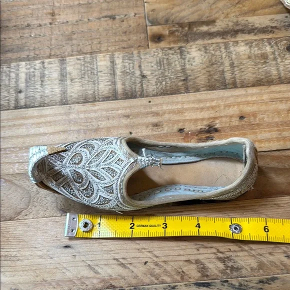 Elegant Tan & Cream Embroidered Children’s Shoes - Picture 6 of 7